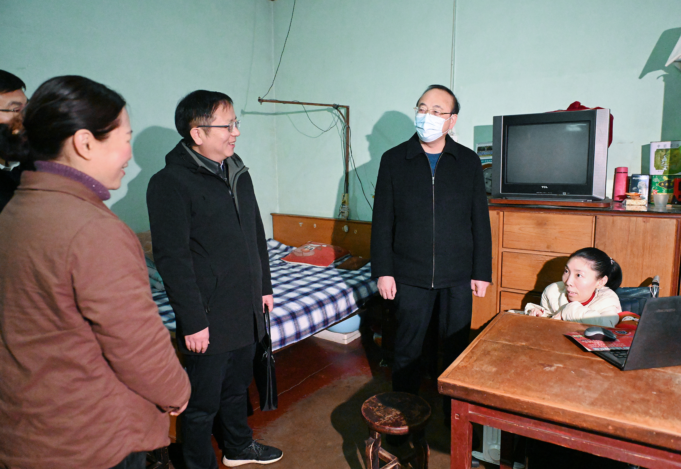 中共安庆市委书记张祥安走访慰问困难残疾人