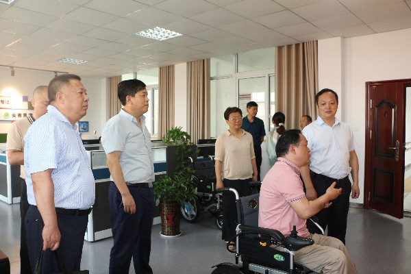 安庆市残联理事长张驰来潜山市调研残疾人工作