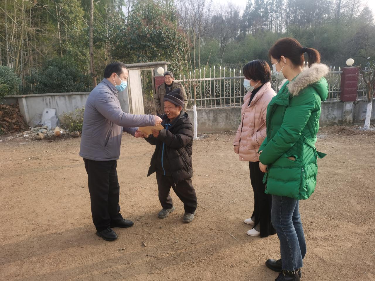 安庆市残联到宜秀区慰问残疾人并督查指导残疾人托养工作