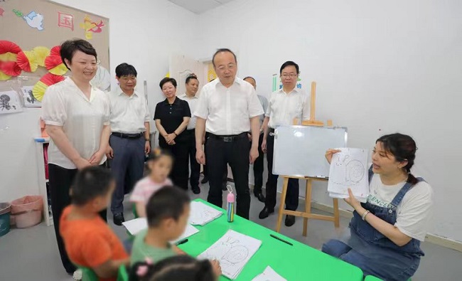 市委书记张祥安 “六一”慰问起点自闭症儿童康复中心