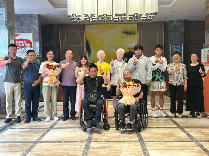 安庆市残联党组书记、理事长张驰带队迎接载誉归来的省残疾人田径