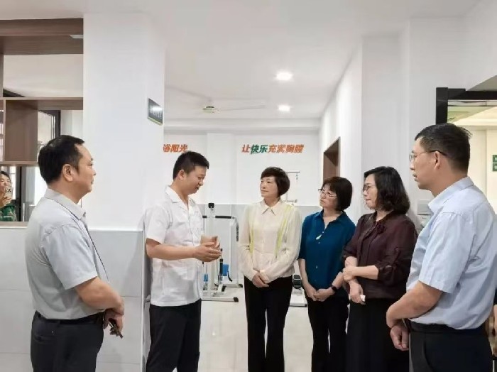 安庆市人大常委会副主任叶林霞带队开展困难重度残疾人托养工作调