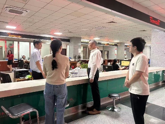 省人大常委会调研组来桐开展专题调研
